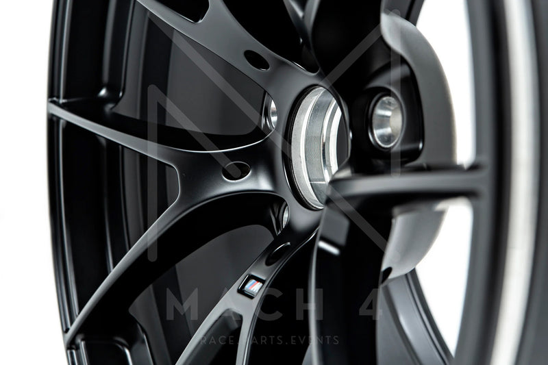 Laden Sie das Bild in Galerie -Viewer, BMW Motortsport GT4 Felge schwarz matt / rim black in 11x18 ET 30 für BMW M2 F87 / M2 Competition F87 / M2 CS F87 - 36108431617
