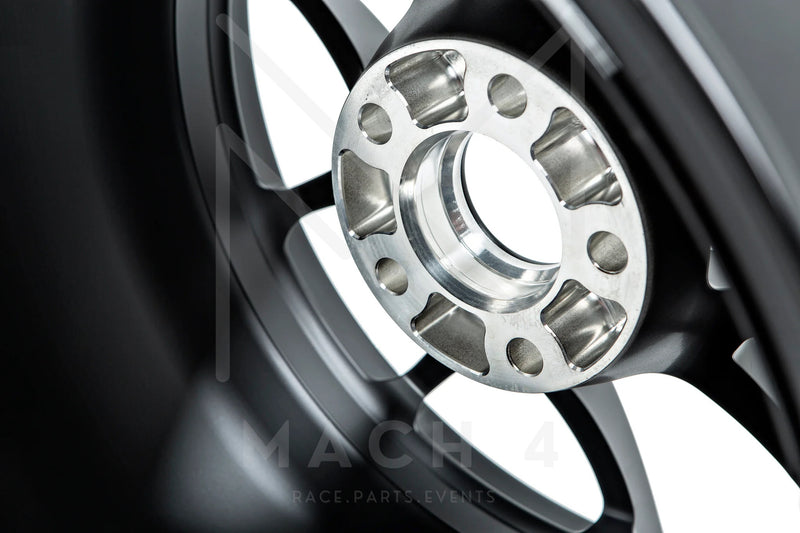 Laden Sie das Bild in Galerie -Viewer, BMW Motortsport GT4 Felge schwarz matt / rim black in 11x18 ET 30 für BMW M2 F87 / M2 Competition F87 / M2 CS F87 - 36108431617
