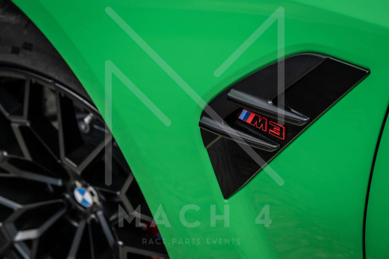 Laden Sie das Bild in Galerie -Viewer, BMW Original M3 CS G80 Seiten Kiemen M3 rot / Air Breather Badge M3 red/black für BMW M3 G80/G81 - 51137887321/51137887322
