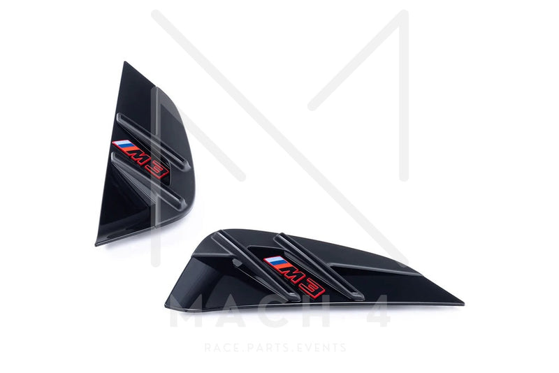 Laden Sie das Bild in Galerie -Viewer, BMW Original M3 CS G80 Seiten Kiemen / Air Breather Badge schwarz/rot für BMW M3 G80/G81 - 51137887321/51137887322
