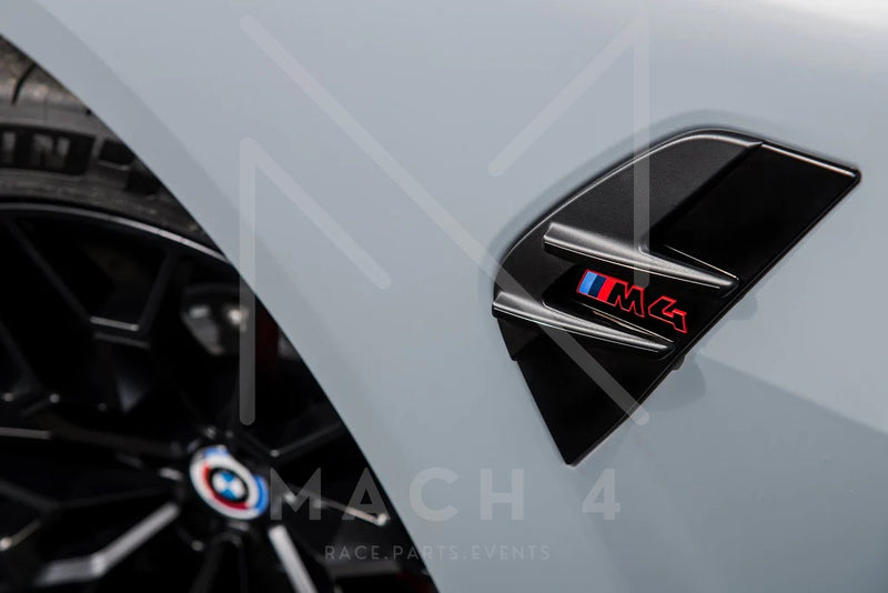 Laden Sie das Bild in Galerie -Viewer, BMW Original M4 CSL G82 Seitenkiemen / Air Breather Badge schwarz/rot für BMW M4 G82/G83 - 51138086131/51138086132
