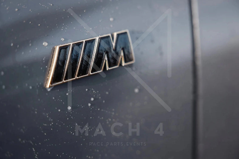 Laden Sie das Bild in Galerie -Viewer, BMW M Badge Emblem black/gold für BMW Modelle - 51145A3F9B3