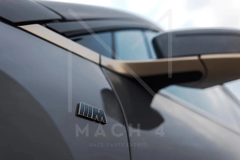Laden Sie das Bild in Galerie -Viewer, BMW M Badge Emblem black/gold für BMW Modelle - 51145A3F9B3