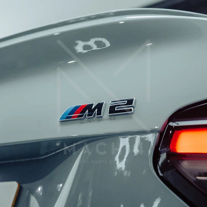 Laden Sie das Bild in Galerie -Viewer, BMW M2 LCI Badge schwarz glanz/silber / Schriftzug für BMW M2 G87 - 51147907772