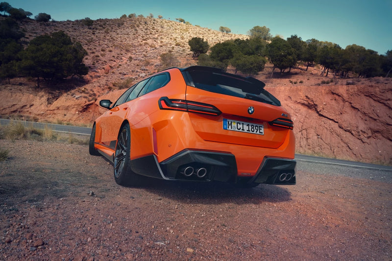 Laden Sie das Bild in Galerie -Viewer, BMW M Performance Heckdiffusor / Heck Einsatz Carbon für BMW M5 G90/G99 - 51755B6E579/51755B6E580