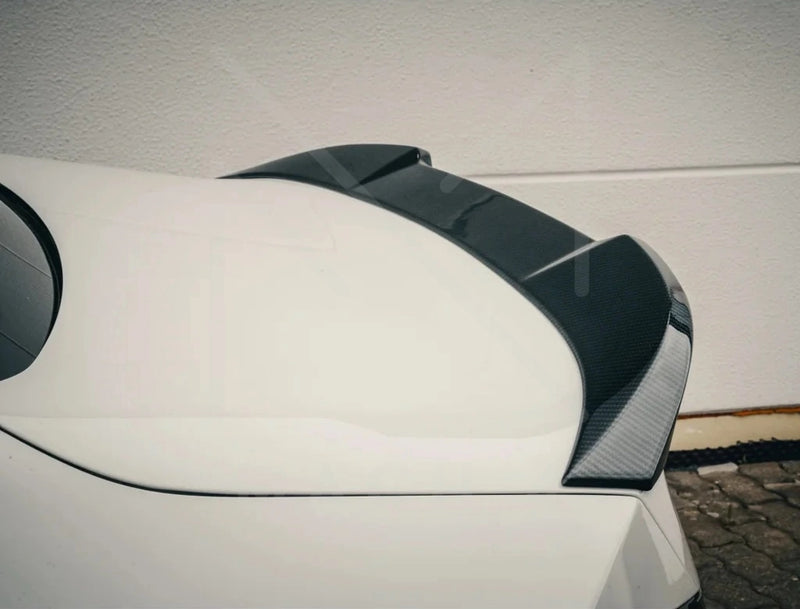 Laden Sie das Bild in Galerie -Viewer, Alpha-N Carbon Spoilerlippe Heckklappe / Trunk Spoiler für BMW M2 G87 / M240i G42 - AN-0733