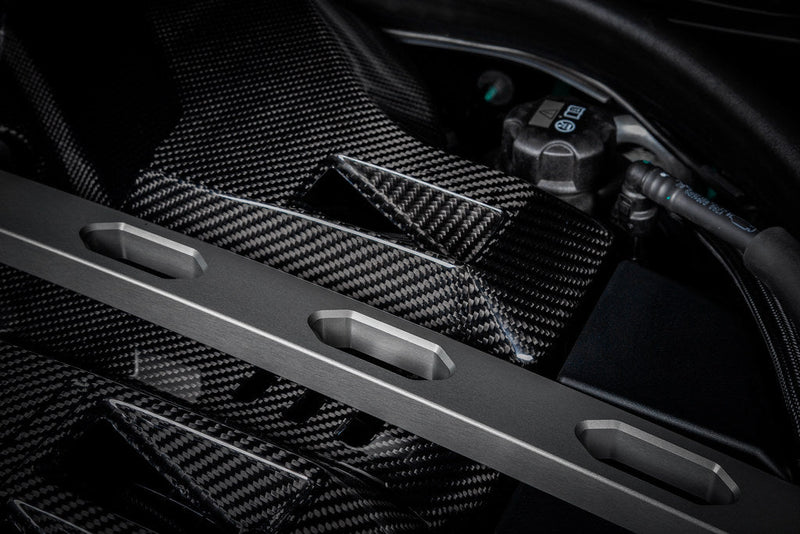 Laden Sie das Bild in Galerie -Viewer, Eventuri Carbon Motorabdeckung / Engine Cover für BMW M2 G87 S58 Motor
