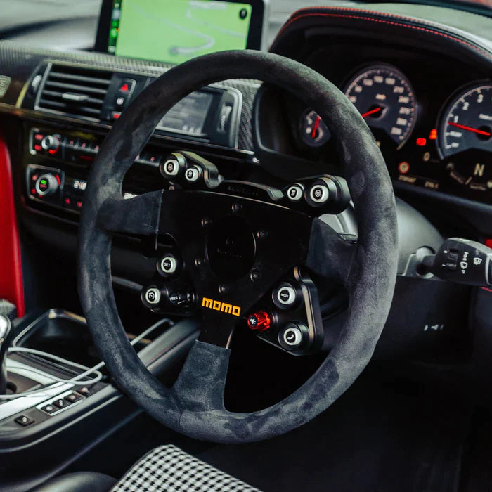 Laden Sie das Bild in Galerie -Viewer, JQ Werks MADTRACE® BMW F Series Racing Steering Wheel System / Motorsport Lenkrad Alcantara für BMW M3 F80 / M4 F82/F83