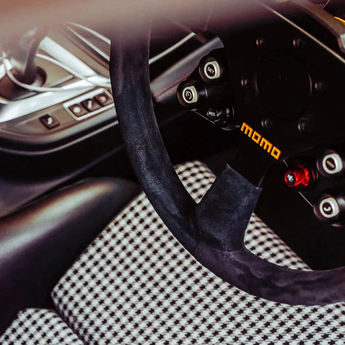 Laden Sie das Bild in Galerie -Viewer, JQ Werks MADTRACE® BMW F Series Racing Steering Wheel System / Motorsport Lenkrad Alcantara für BMW M3 F80 / M4 F82/F83