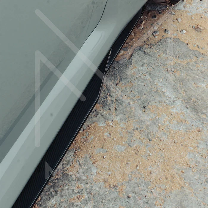 Laden Sie das Bild in Galerie -Viewer, R44/MHC Edition 1 Carbon Seitenschweller / Side Skirts für BMW M2 G87