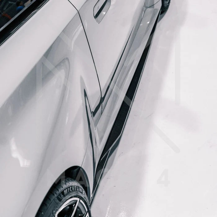 Laden Sie das Bild in Galerie -Viewer, R44/MHC Edition 1 Carbon Seitenschweller / Side Skirts für BMW M2 G87