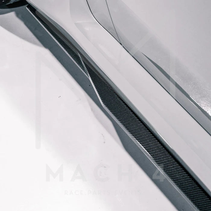Laden Sie das Bild in Galerie -Viewer, R44/MHC Edition 1 Carbon Seitenschweller / Side Skirts für BMW M2 G87