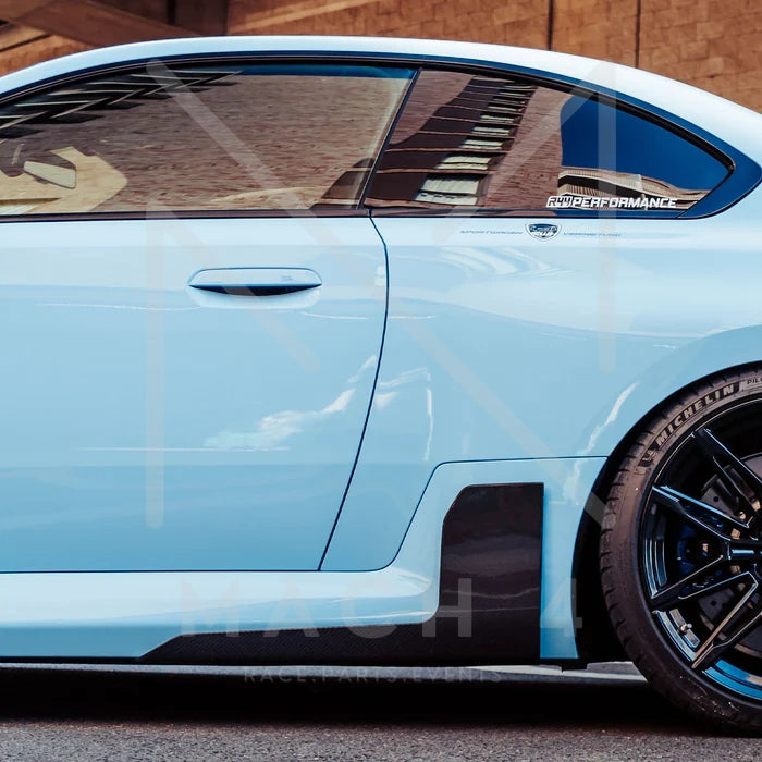 Laden Sie das Bild in Galerie -Viewer, R44/MHC Carbon Seitenschweller Aufsätze / Side Skirt Performance Style Flaps für BMW M2 G87
