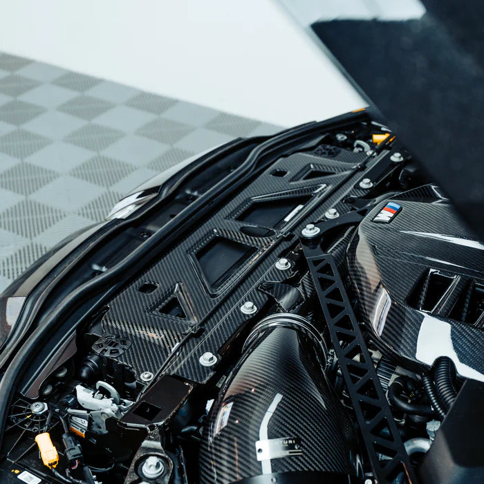 Laden Sie das Bild in Galerie -Viewer, R44/MHC+ Carbon Radiator Shroud Slam / Schlossträger für BMW M2 G87 / M3 G80/G81 / M4 G82/G83
