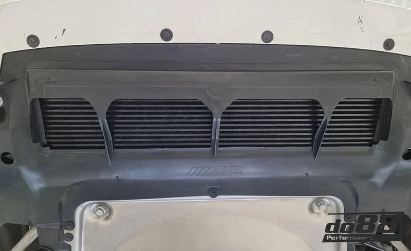 Laden Sie das Bild in Galerie -Viewer, do88 Motorölkühler Performance Rennsport schwarz für BMW M2 Competition / M2 CS F87 S55 Motor - OC-170