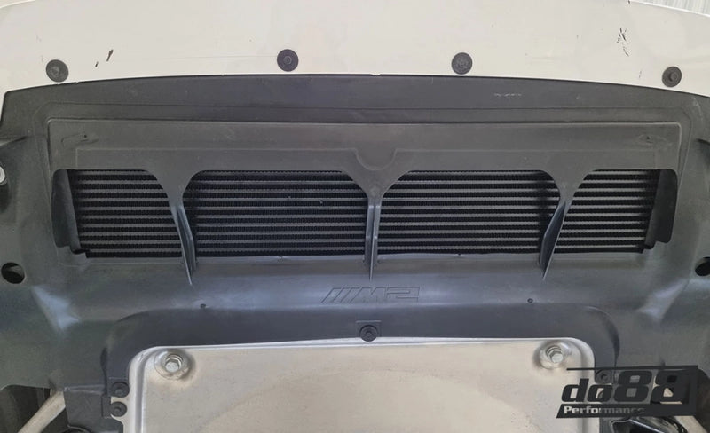 Laden Sie das Bild in Galerie -Viewer, do88 Motorölkühler Performance Rennsport schwarz für BMW M3 F80 / M4 F82/F83 S55 Motor - OC-170