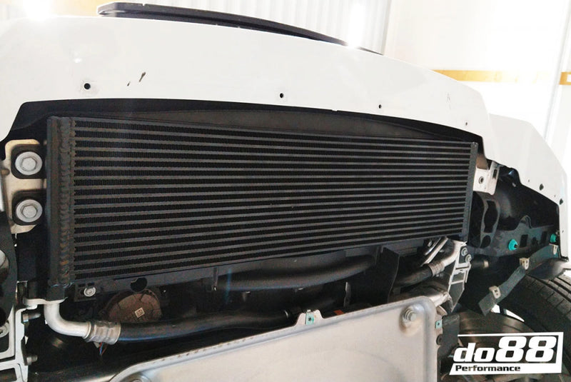 Laden Sie das Bild in Galerie -Viewer, do88 Motorölkühler Performance Rennsport schwarz für BMW M3 F80 / M4 F82/F83 S55 Motor - OC-170