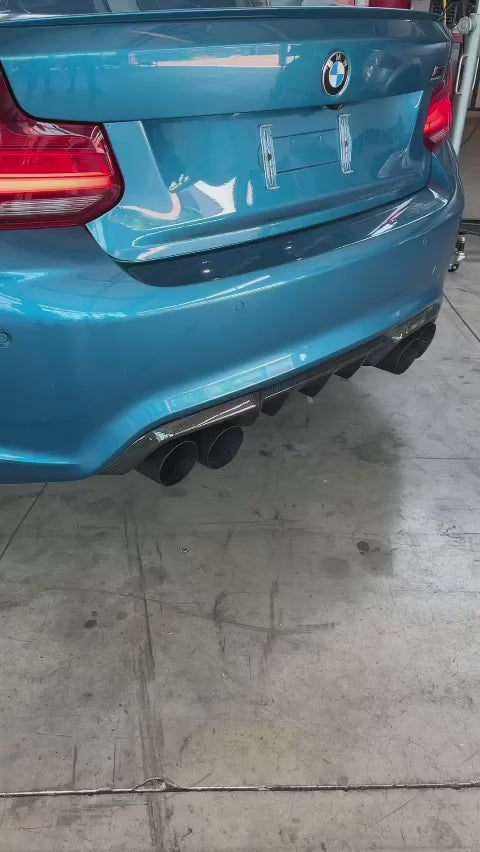 Laden und spielen Sie Video in Galerie -Viewer, MH-Pipes 3&quot; Abgasanlage Equal Length für BMW M4 F82/F82 mit EG-Zulassung
