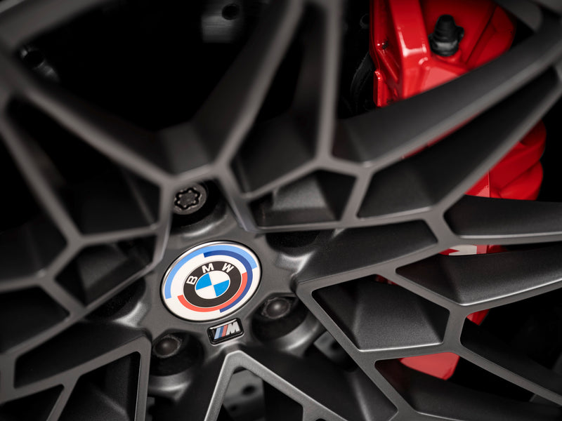 Laden Sie das Bild in Galerie -Viewer, BMW M 50 Jahre Radnabenabdeckung/Felgendeckel/Nabendeckel Ø 55 mm - 36125A57484
