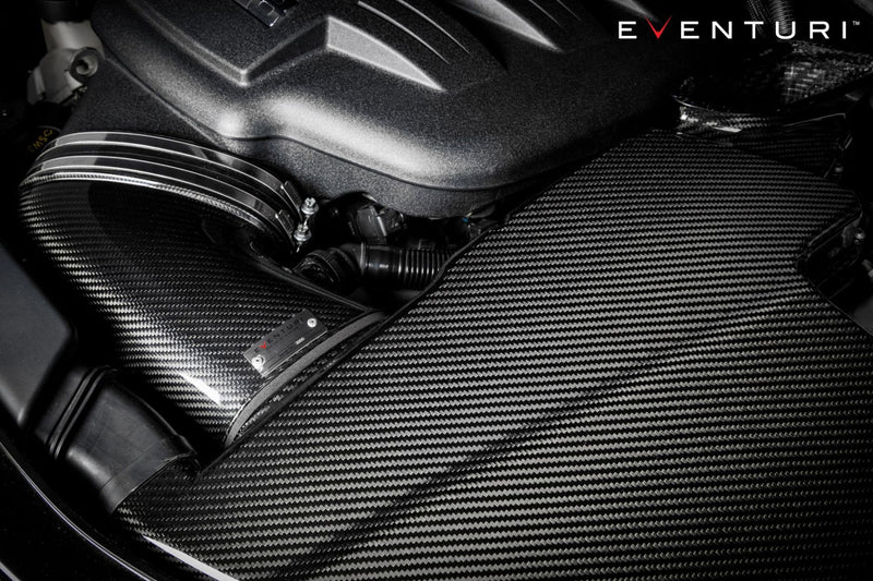 Laden Sie das Bild in Galerie -Viewer, Eventuri Carbon Luftfilterabdeckung für BMW M3 E90/E92/E93