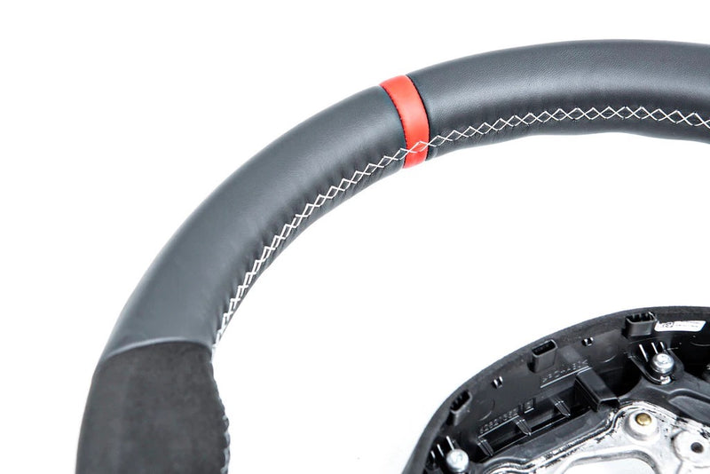 Laden Sie das Bild in Galerie -Viewer, BMW M Performance Lenkrad Alcantara/Leder mit roter 12-Uhr Markierung für BMW G-Serie - 32302462906