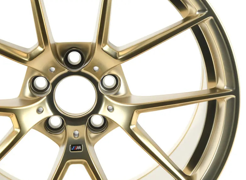 Laden Sie das Bild in Galerie -Viewer, BMW Alufelge M Performance Y-Speiche 763 frozen gold matt - 36108089338/36108089343