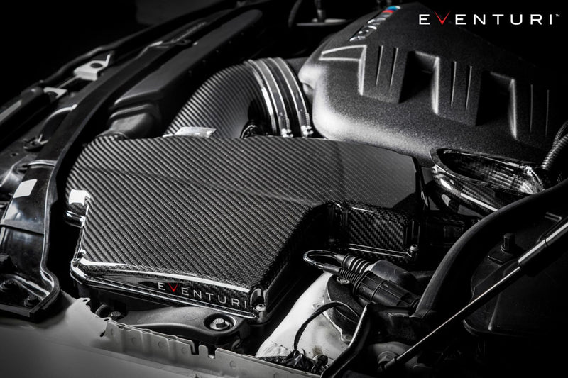 Laden Sie das Bild in Galerie -Viewer, Eventuri Carbon Luftfilterabdeckung für BMW M3 E90/E92/E93