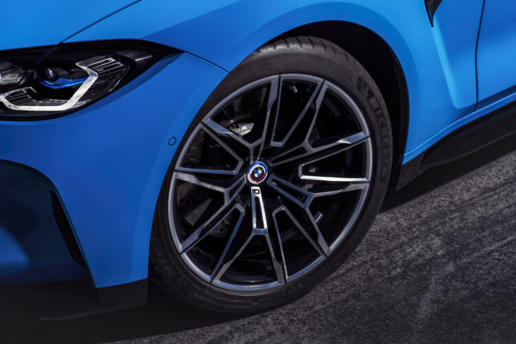 Laden Sie das Bild in Galerie -Viewer, BMW M 50 Jahre Radnabenabdeckung/Felgendeckel/Nabendeckel Ø 55 mm - 36125A57484