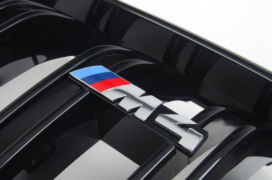 Laden Sie das Bild in Galerie -Viewer, BMW M Performance Frontziergitter/Nieren schwarz glanz für BMW M4 F82/F83 - 51712352811/51712352812