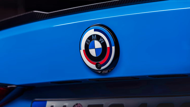 Laden Sie das Bild in Galerie -Viewer, BMW M 50 Jahre Badge (Frontklappe & Heckklappe) für BMW F4x und G-Serie