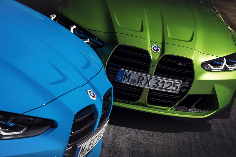 Laden Sie das Bild in Galerie -Viewer, BMW M 50 Jahre Badge (Frontklappe & Heckklappe) für BMW F4x und G-Serie