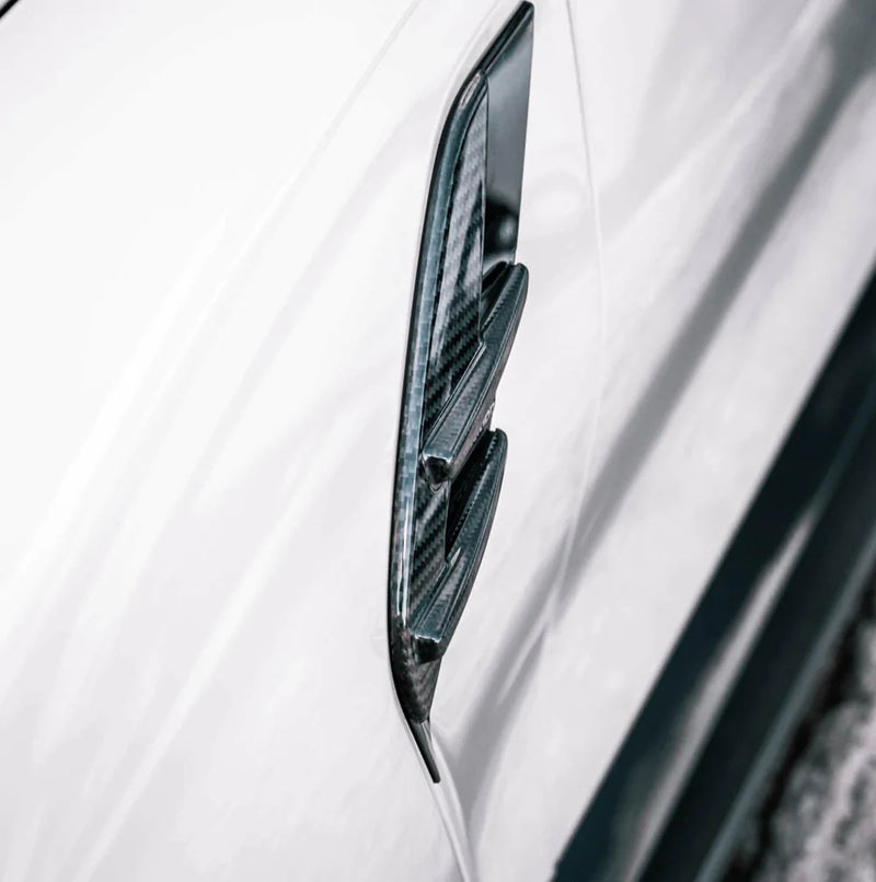 Laden Sie das Bild in Galerie -Viewer, R44/MHC+ Carbon Side Fender / Seiteneinlässe Kotflügel für BMW M3 G80/G81