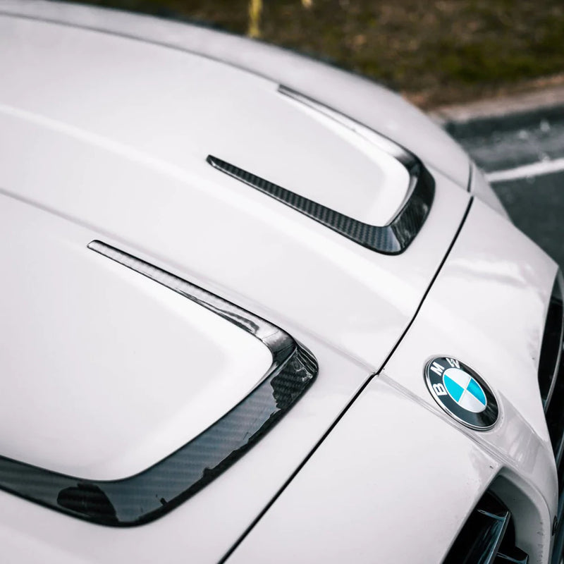 Laden Sie das Bild in Galerie -Viewer, R44/MHC+ Carbon Haubenaufsatz / Vent Trims X Style für BMW M3 G80/G81 / M4 G82/G83