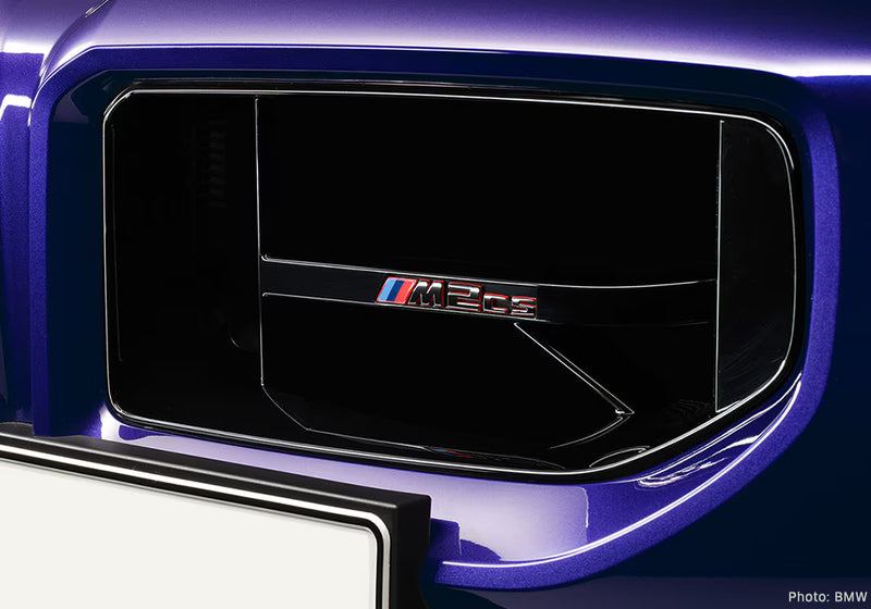 Laden Sie das Bild in Galerie -Viewer, BMW M M2 CS G87 Badge Emblem Frontziergitter / Grill schwarz/rot für BMW M2 G87 / M2 CS G87 - 51147874074
