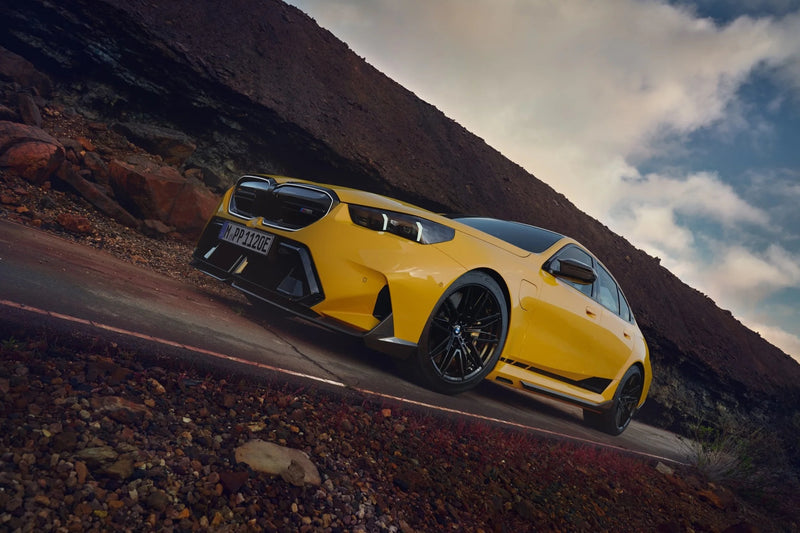 Laden Sie das Bild in Galerie -Viewer, BMW M Performance Schwelleraufsatz / Seitenschweller Carbon / Side Skirt für BMW M5 G90/G99 - 51775A70D63/51775A70D64
