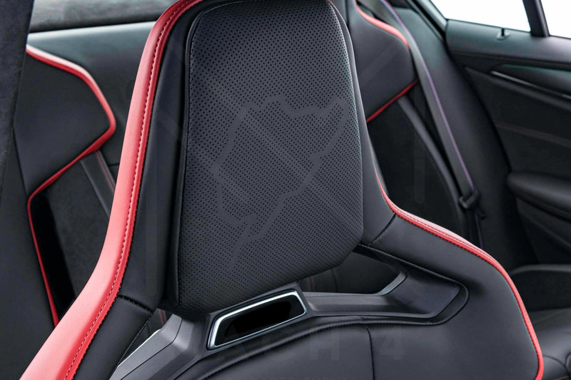 Laden Sie das Bild in Galerie -Viewer, BMW M Einleger Kopfstütze Nürburgring Leder Nappa schwarz Set / Headrest insert Nürburgring leather black für BMW M2 G87
