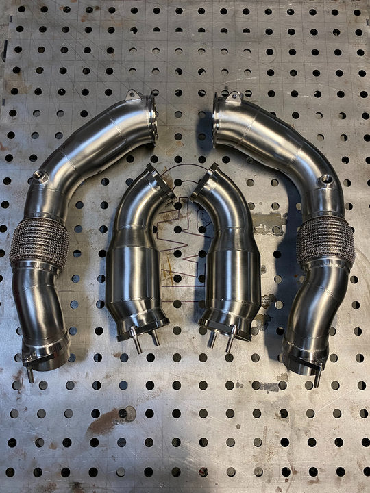 Laden Sie das Bild in Galerie -Viewer, MH-Pipes Downpipes S63 Motor für BMW X5M F95 LCI / X6M F96 LCI
