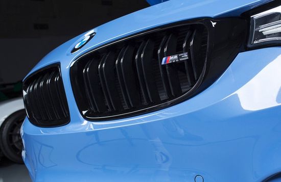 Laden Sie das Bild in Galerie -Viewer, BMW M Performance Frontziergitter/Nieren schwarz glanz für BMW M3 F80 - 51712352812/51712352813
