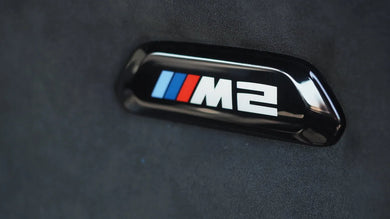 BMW M Blende Lehne M2 Logo schwarz beleuchtet - 52109503037